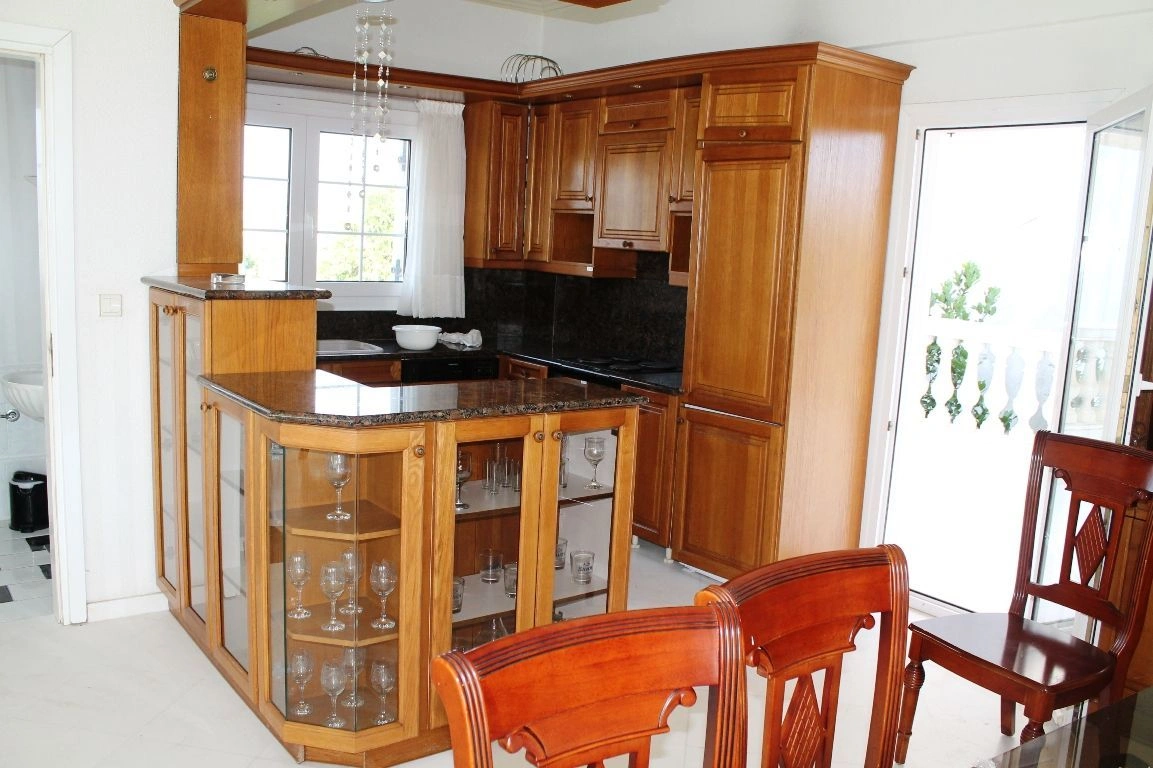 Вилла в трех этажах в 50 м от моря в Халкидиках