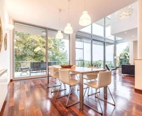 Three-storey villa with swimming pool in Zagreb, Shestina