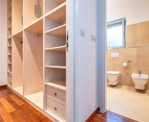 Three-storey villa with swimming pool in Zagreb, Shestina