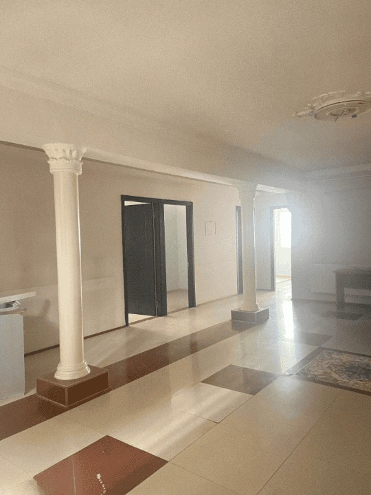 Трехэтажное здание на Сабуртало