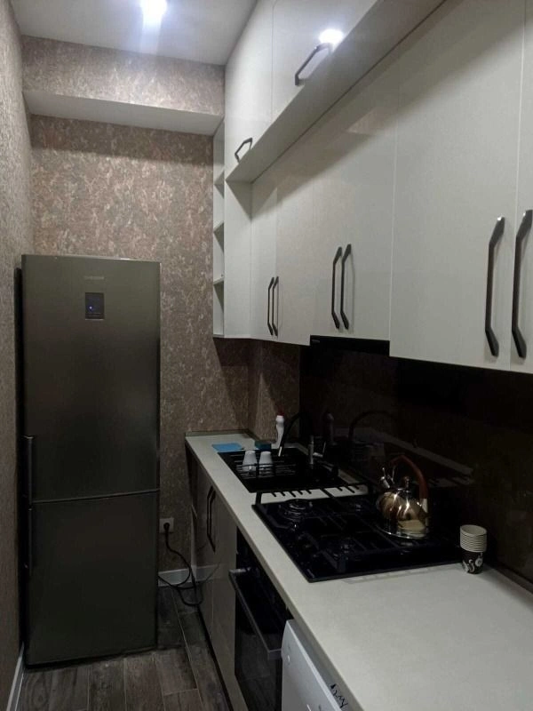 Четырехкомнатная квартира с новым ремонтом