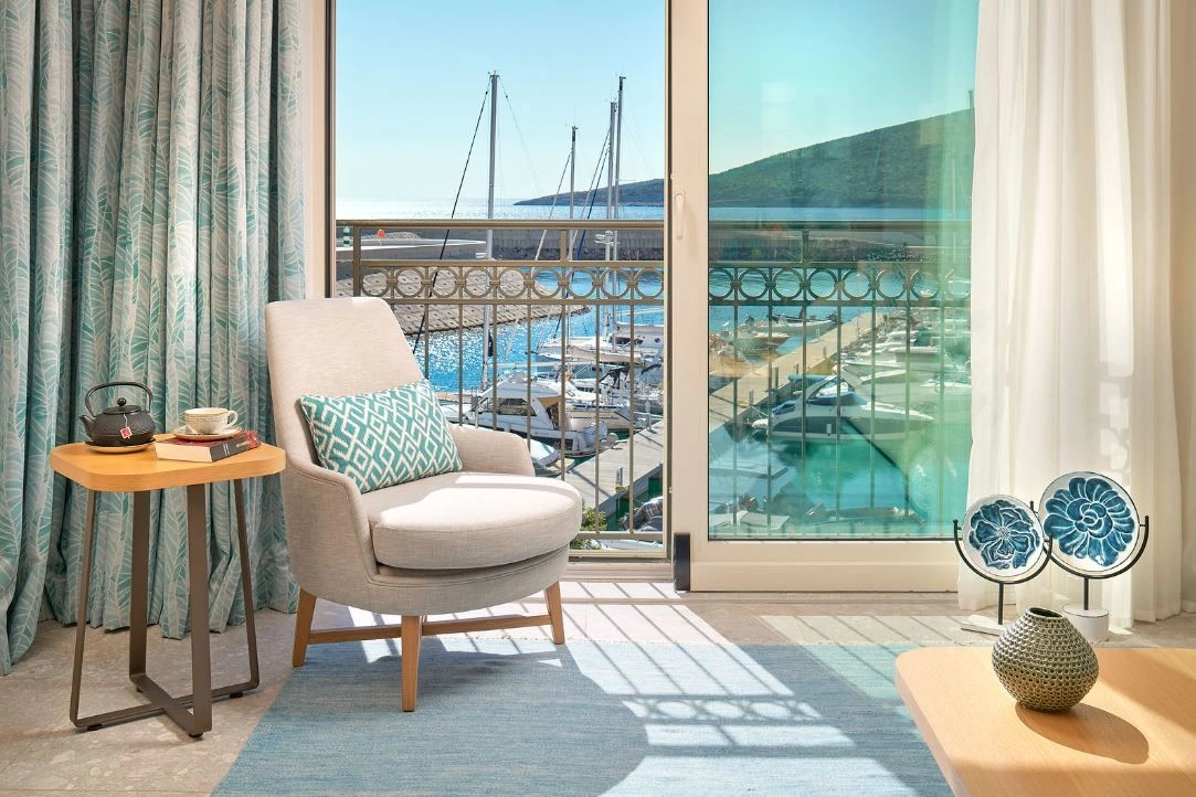 Один из семи отелей в районе Lustica Bay, Черногория