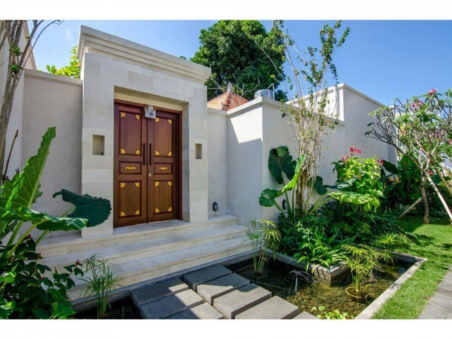 Роскошная вилла площадью 1500 м2 с бассейном в Южном Депансаре