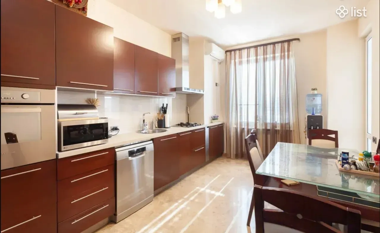 Светлая квартира 3+1 в Ереване, Армения