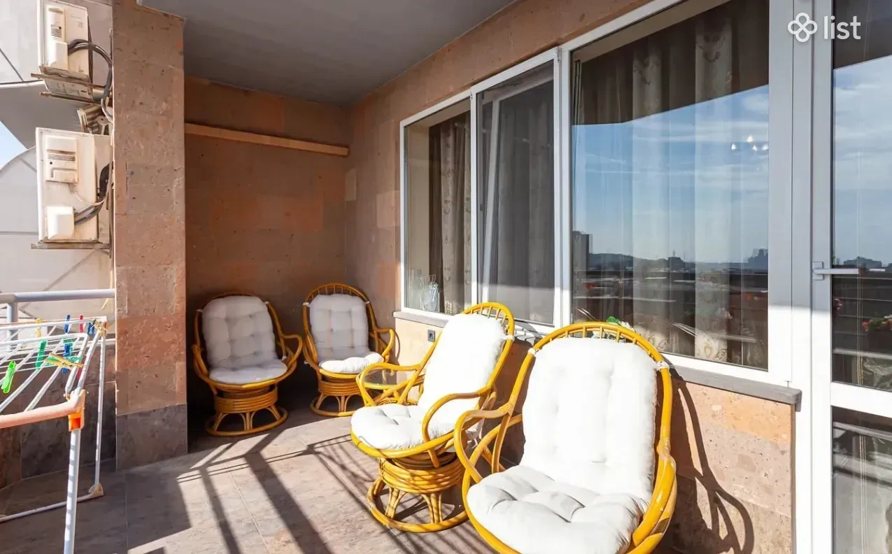 Светлая квартира 3+1 в Ереване, Армения