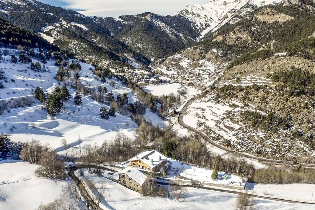 Уютный дом 5+1 в Андорре