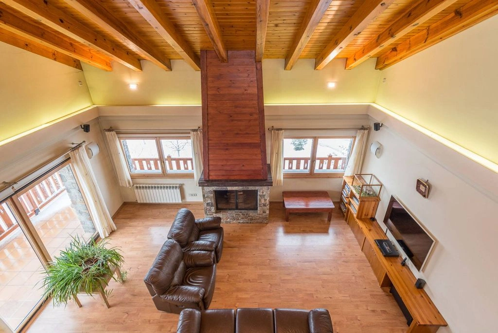 Уютный дом 5+1 в Андорре