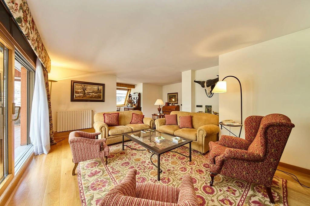 Меблированный пентхаус 252 м² в Эскальдес-Энгордань, Андорра