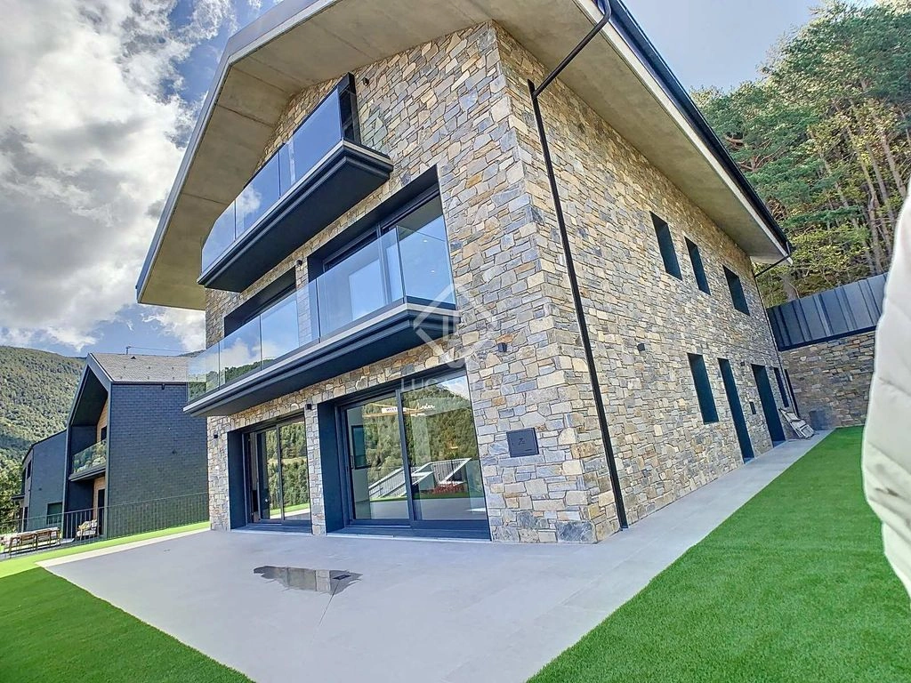 Spacious villa 498 m2 in La Massana, Andorra