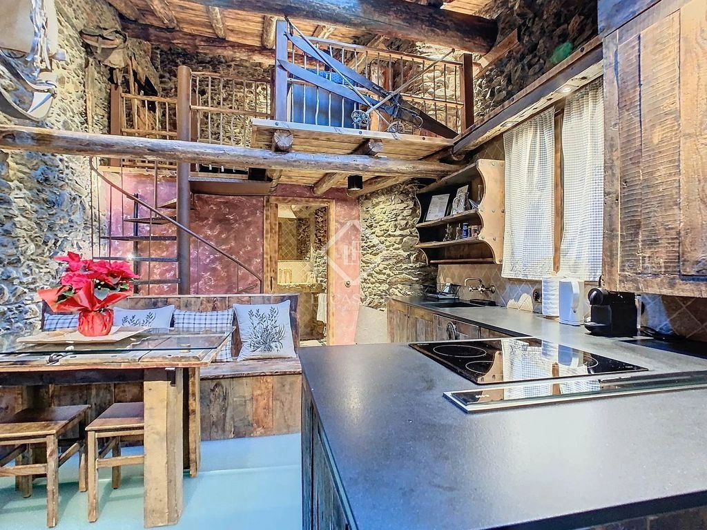 Отремонтированный дом 252 м² в Sornas, Андорра