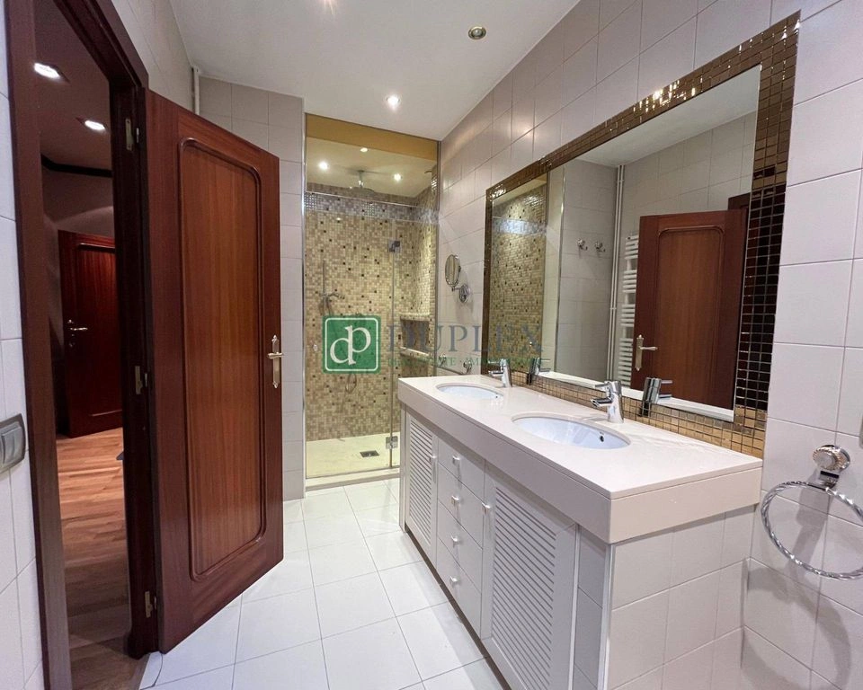 Просторный дом с четырьмя спальнями в Энкампе, Андорра