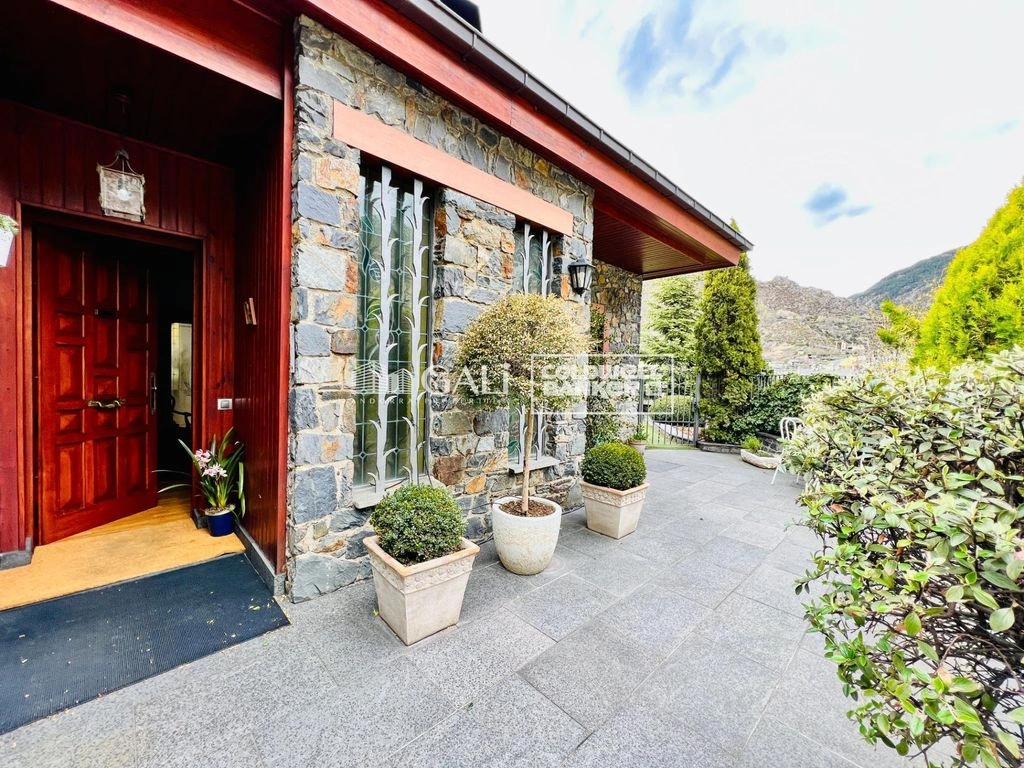 Престижный дом 500 m² в Энкампе, Андорра