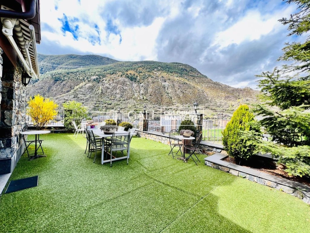 Престижный дом 500 m² в Энкампе, Андорра