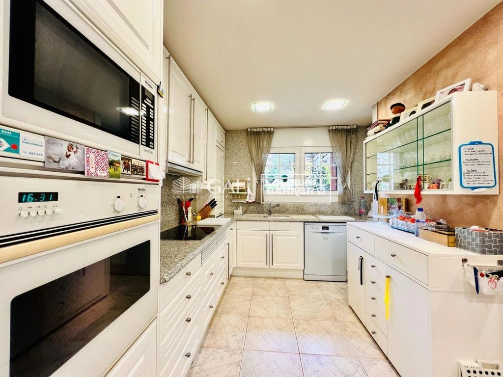 Престижный дом 500 m² в Энкампе, Андорра