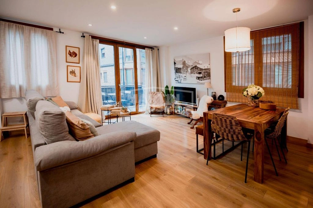 Светлая 2‑комнатная квартира в Энкампе, Андорра