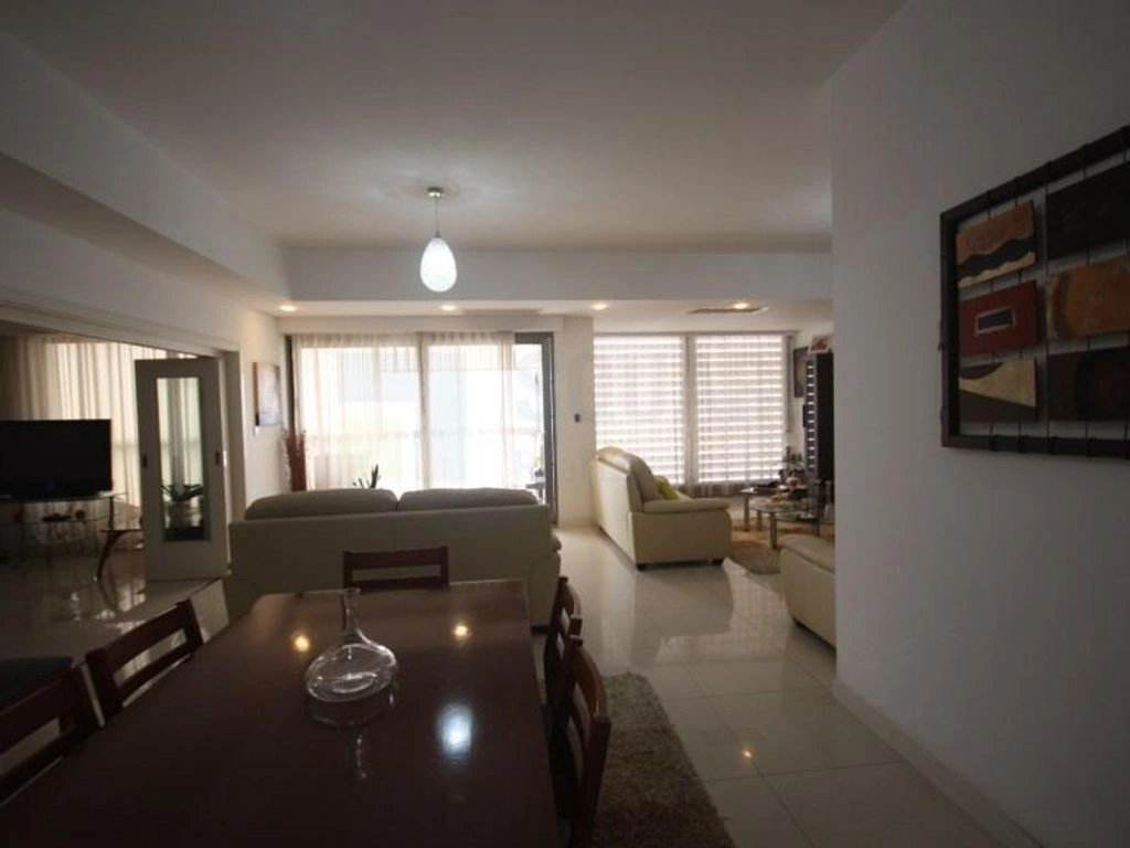 Квартира с мебелью, 488 м² в Луанде, Ангола
