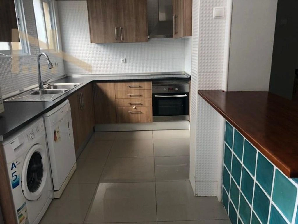 Просторный дом 5+1 в Луанде, Ангола