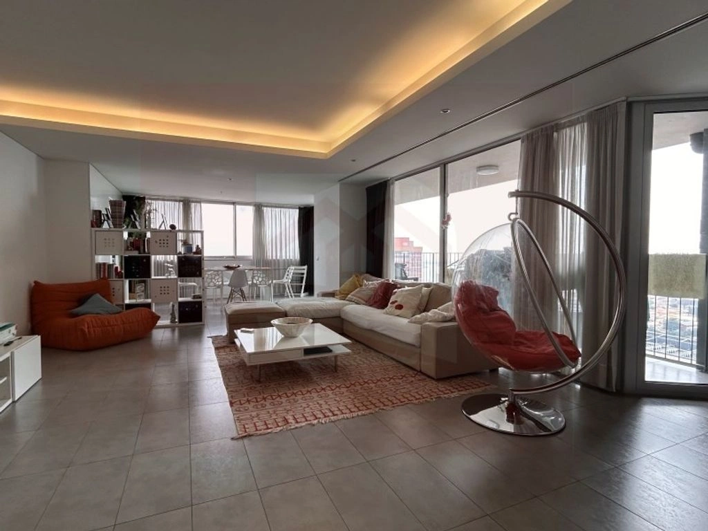 Обновлённая квартира 3+1 в Луанде, Ангола