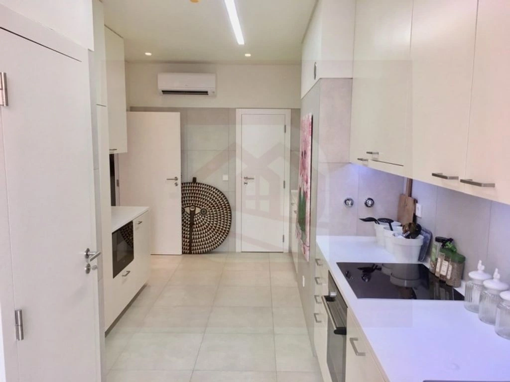 Просторный дуплекс 3+1 в Луанде