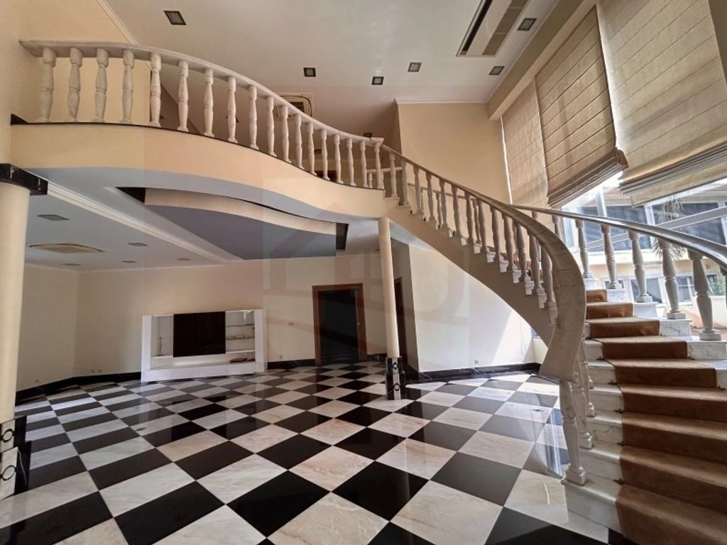 Семейный дом 500 m² в Талатоне, Ангола