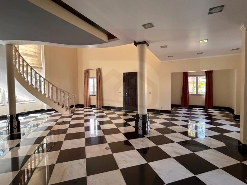 Семейный дом 500 m² в Талатоне, Ангола