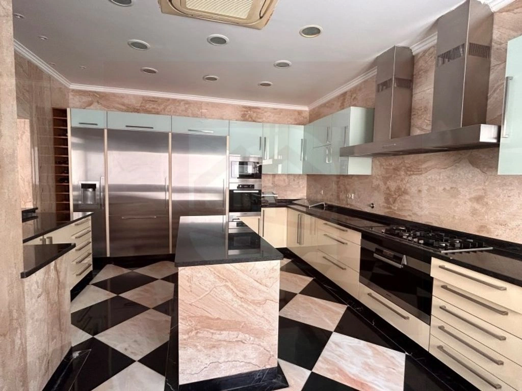 Семейный дом 500 m² в Талатоне, Ангола