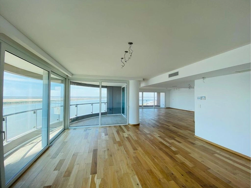 Просторная квартира 4+1 в Росарио, Аргентина