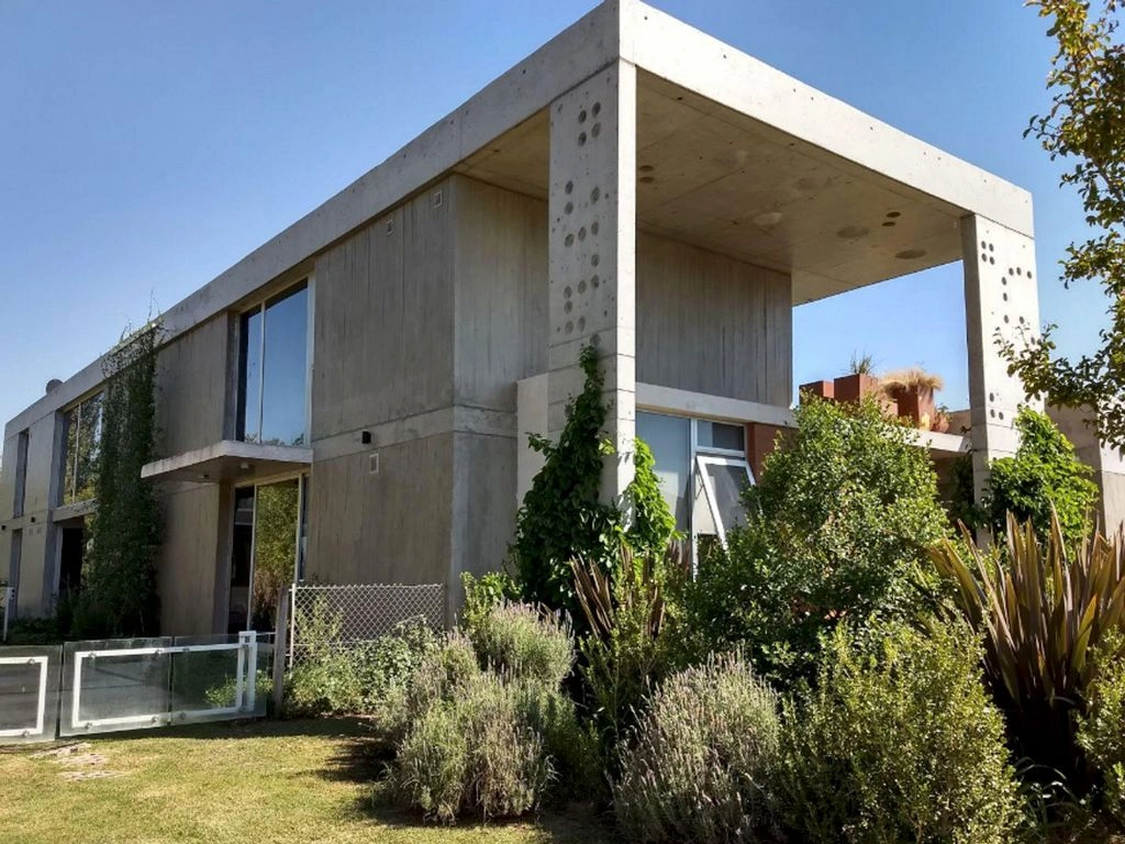 Обновлённый дом 4+1 в Росарио, Аргентина