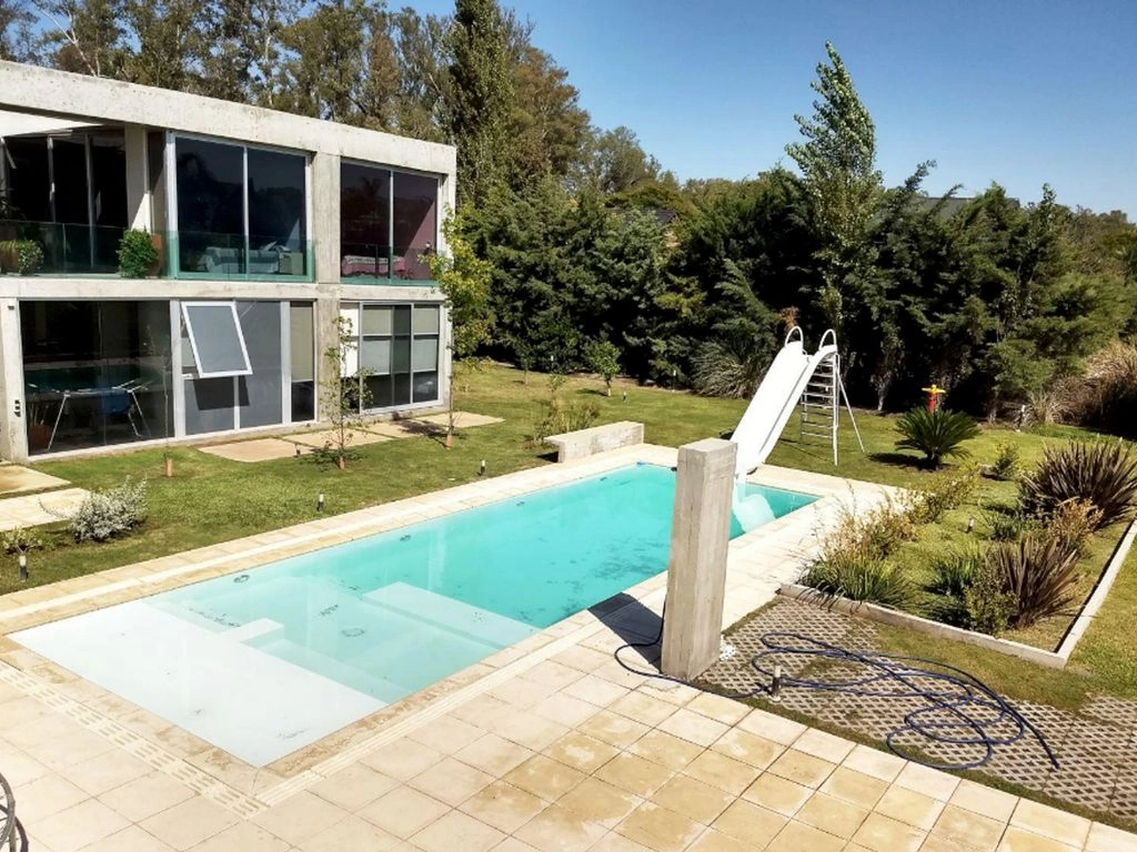 Обновлённый дом 4+1 в Росарио, Аргентина