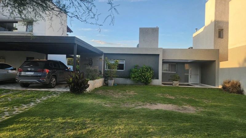 Просторный дом 600 m² в Кордове, Аргентина