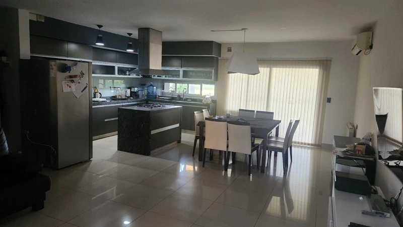 Просторный дом 600 m² в Кордове, Аргентина