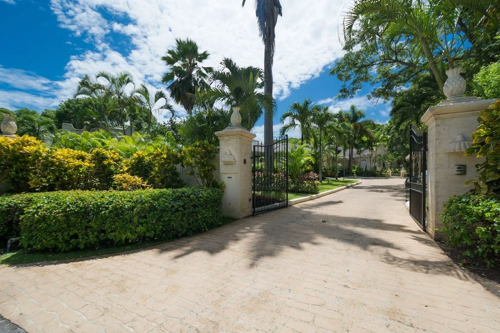 Просторный дом с бассейном в Хоултауне, Барбадос (#OBb 20-30)