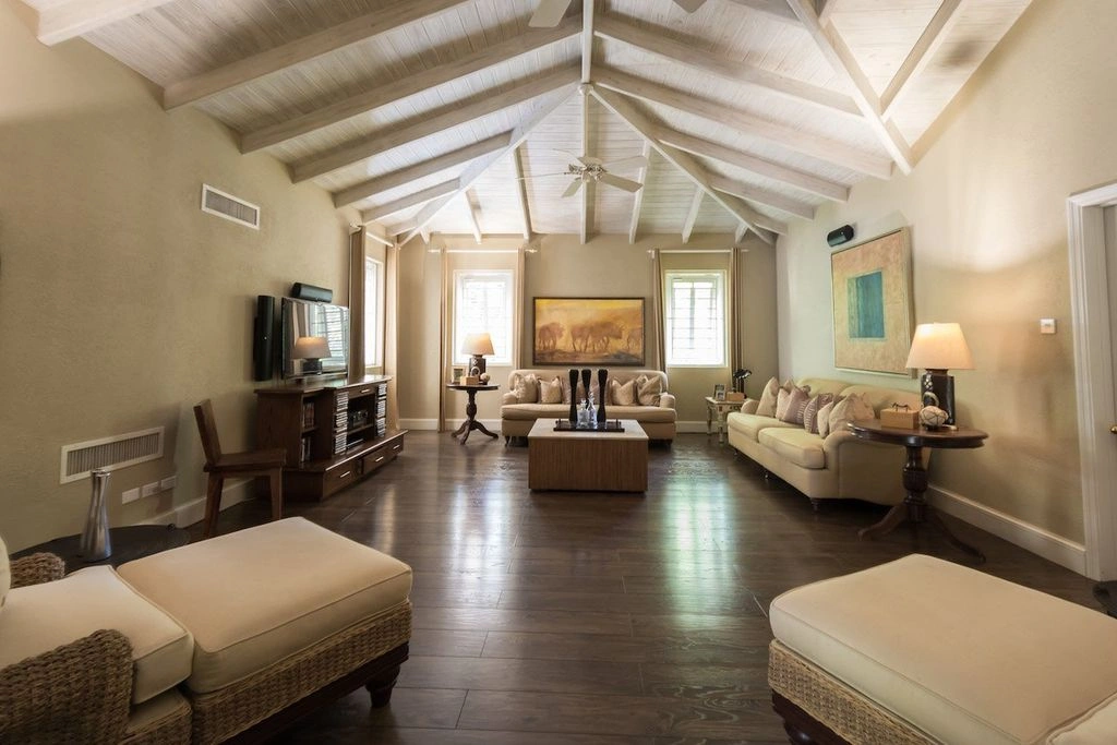 Просторный дом с бассейном в Хоултауне, Барбадос (#OBb 20-30)