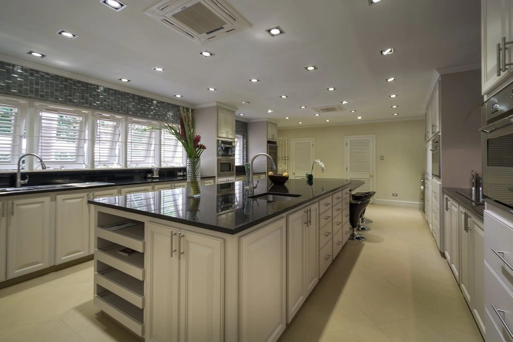 Просторный дом с бассейном в Хоултауне, Барбадос (#OBb 20-30)