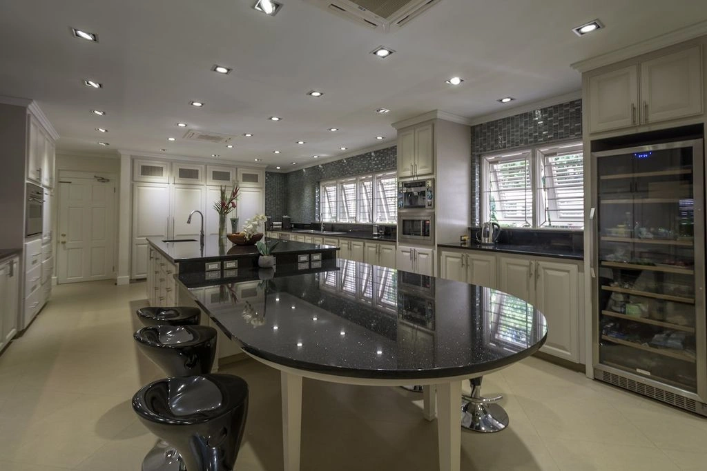 Просторный дом с бассейном в Хоултауне, Барбадос (#OBb 20-30)