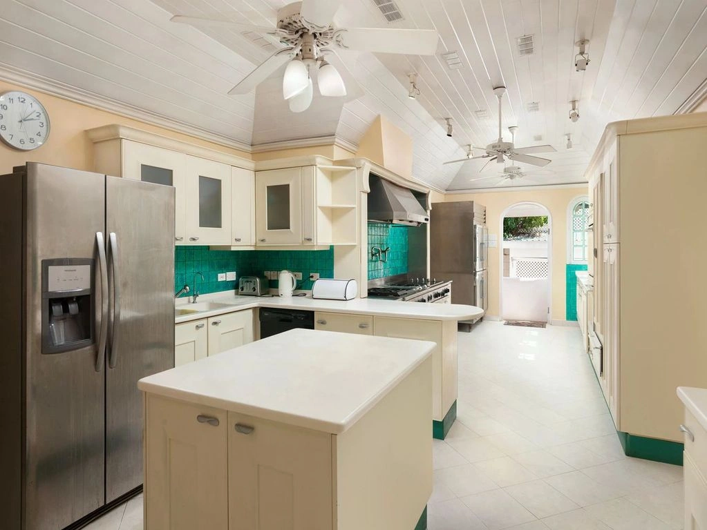 Отремонтированная вилла площадью 2787 m² в Сент-Джеймс, Барбадос