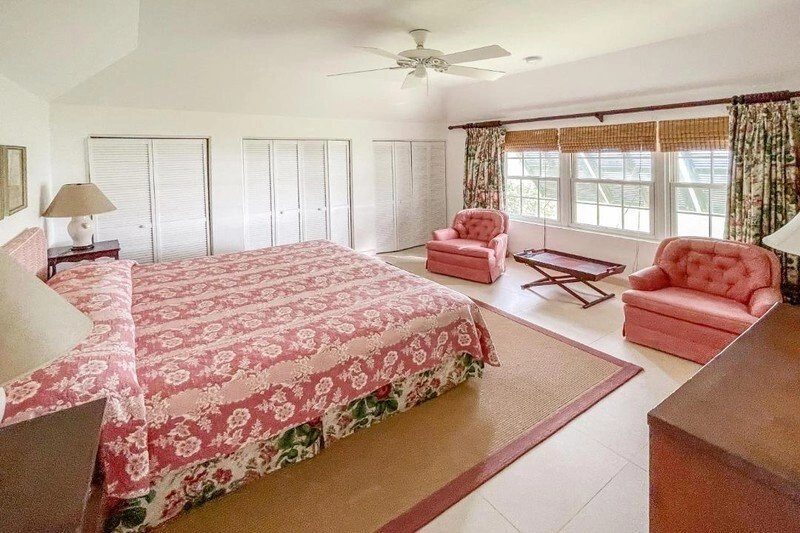 Спокойный дом 4+1 в Гамильтоне (Бермуды)