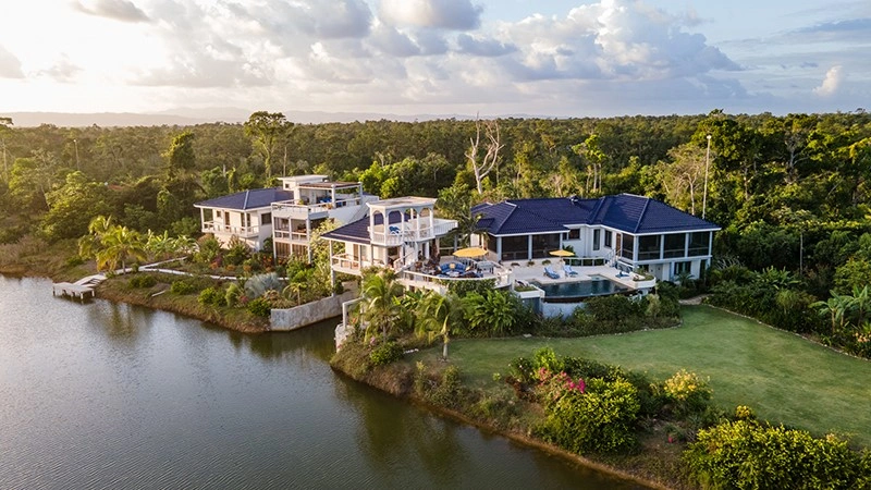 Просторный дом 8+1 в Плейсенсии, Белиз