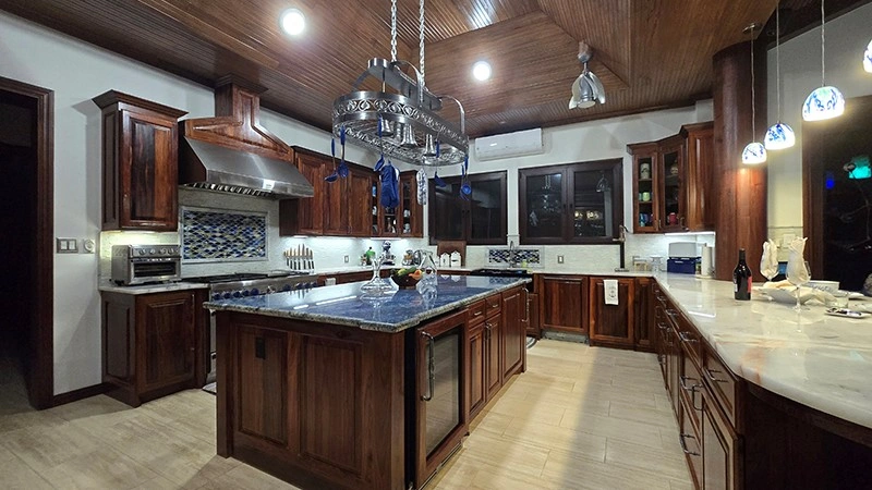 Просторный дом 8+1 в Плейсенсии, Белиз