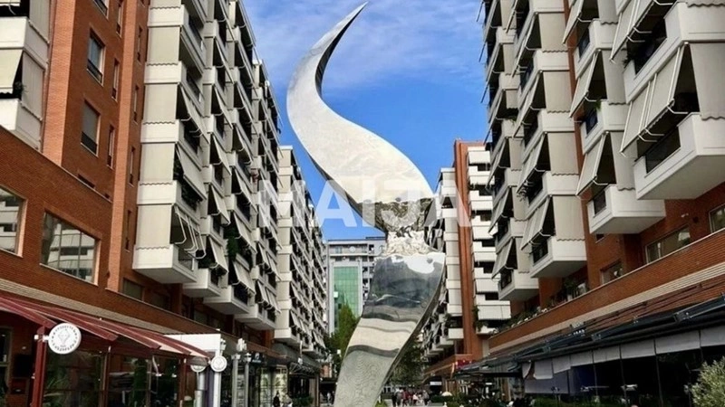 Стратегическое коммерческое помещение 291 m2 в Тиране, Албания