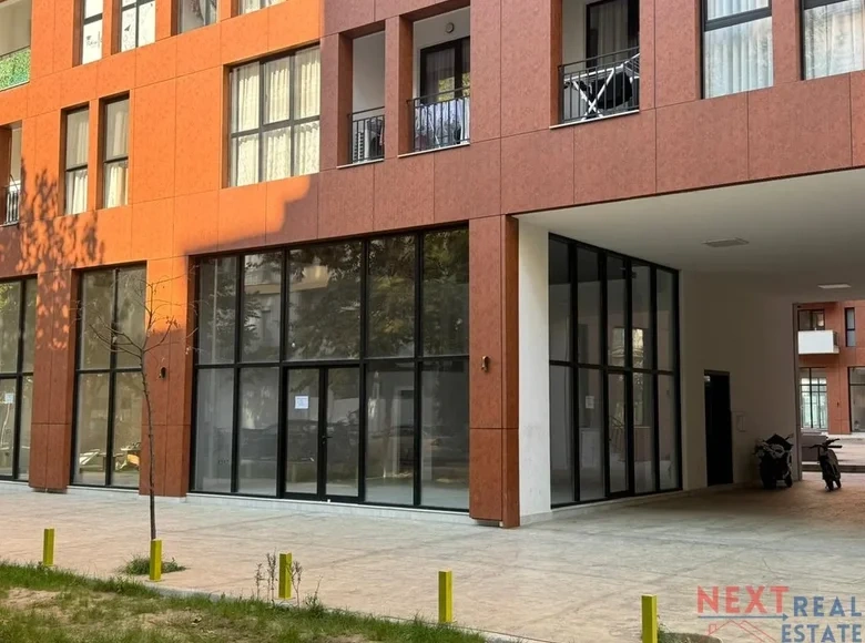 Современное коммерческое помещение 75 м² в Тиране, Албания