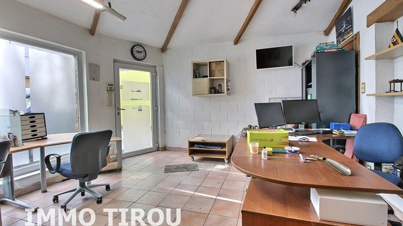 Торговое помещение 475 m² в Шарлеруа, Бельгия