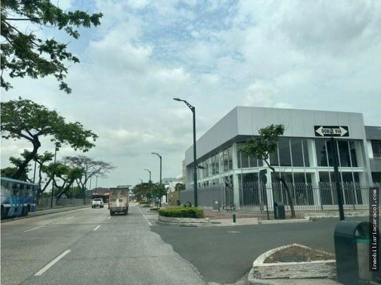Отремонтированное коммерческое помещение 2200 m2 в Гуаякиле, Эквадор