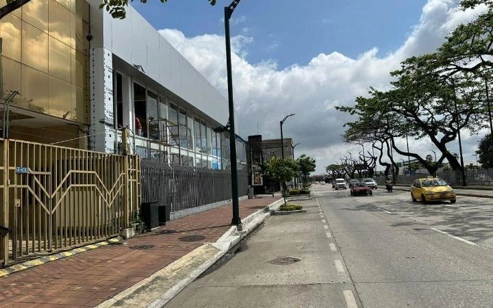 Отремонтированное коммерческое помещение 2200 m2 в Гуаякиле, Эквадор