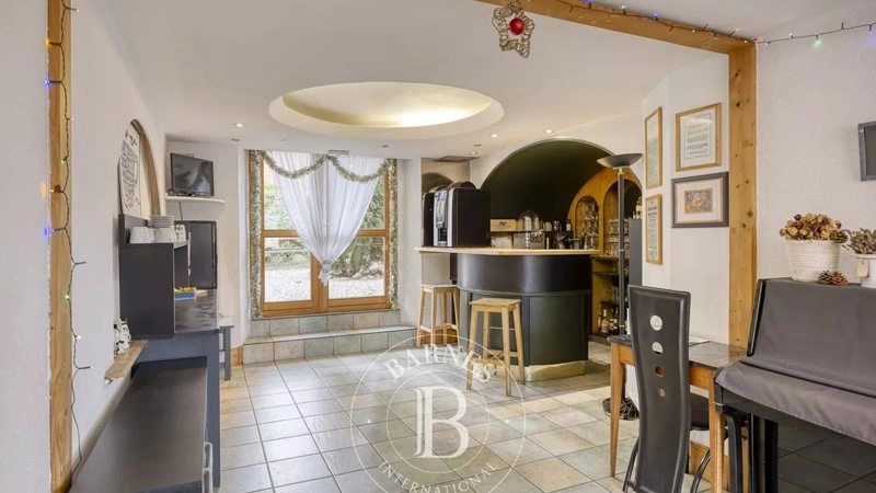 Отель 416 м² в Овернь-Рона-Альпы, Франция