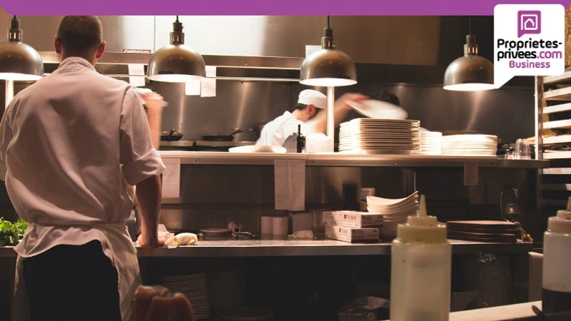 Престижное помещение под кафе 55 м² в Марселе, Франция