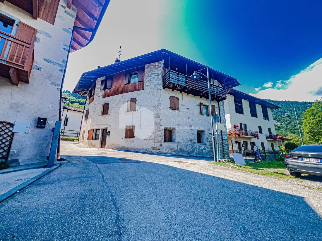 Универсальное коммерческое помещение 360 м² в Трентино, Италия