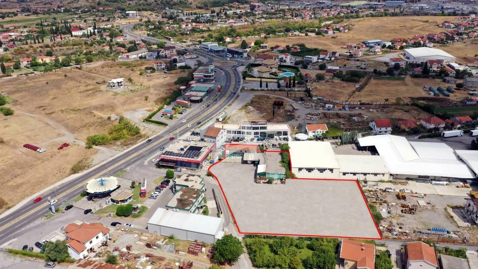 Земельный участок для застройки с коммерческими и складскими помещениями в Подгорице, Черногория