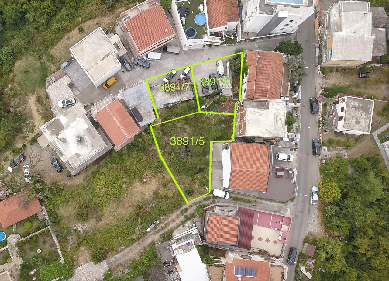 Участок площадью 672 м² для строительства дома в живописном месте в Будве, Черногория