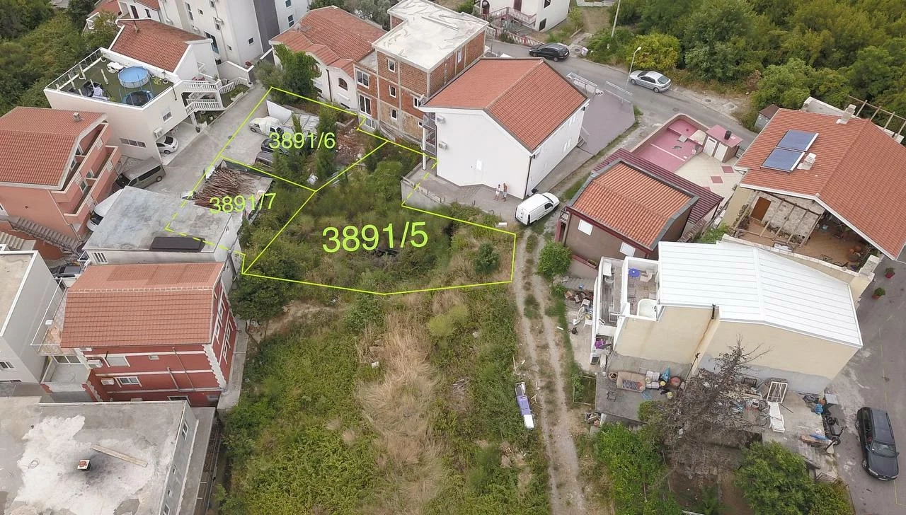 Участок площадью 672 м² для строительства дома в живописном месте в Будве, Черногория